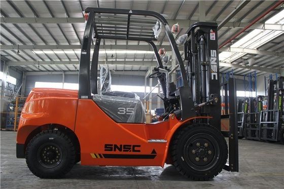 3.5T Mały wózek widłowy z silnikiem wysokoprężnym Oranżowy silnik wysokoprężny Japan Isuzu
