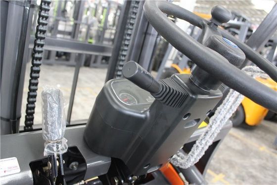 3.5T Mały wózek widłowy z silnikiem wysokoprężnym Oranżowy silnik wysokoprężny Japan Isuzu