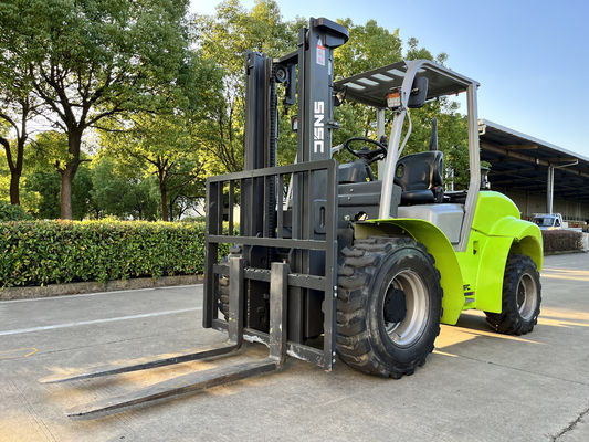 3000 kg-5000 kg 4WD wózki widłowe na terenie nierównym