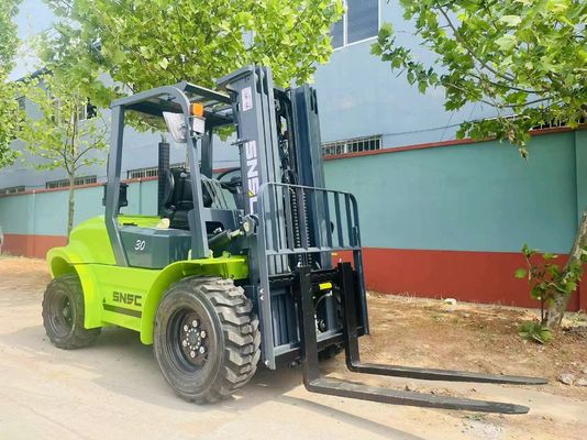 3000 kg-5000 kg 4WD wózki widłowe na terenie nierównym