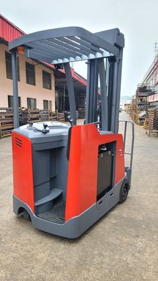 3 koła stoją na elektrycznym wózku widłowym 1600 kg 1800 kg 2000 kg